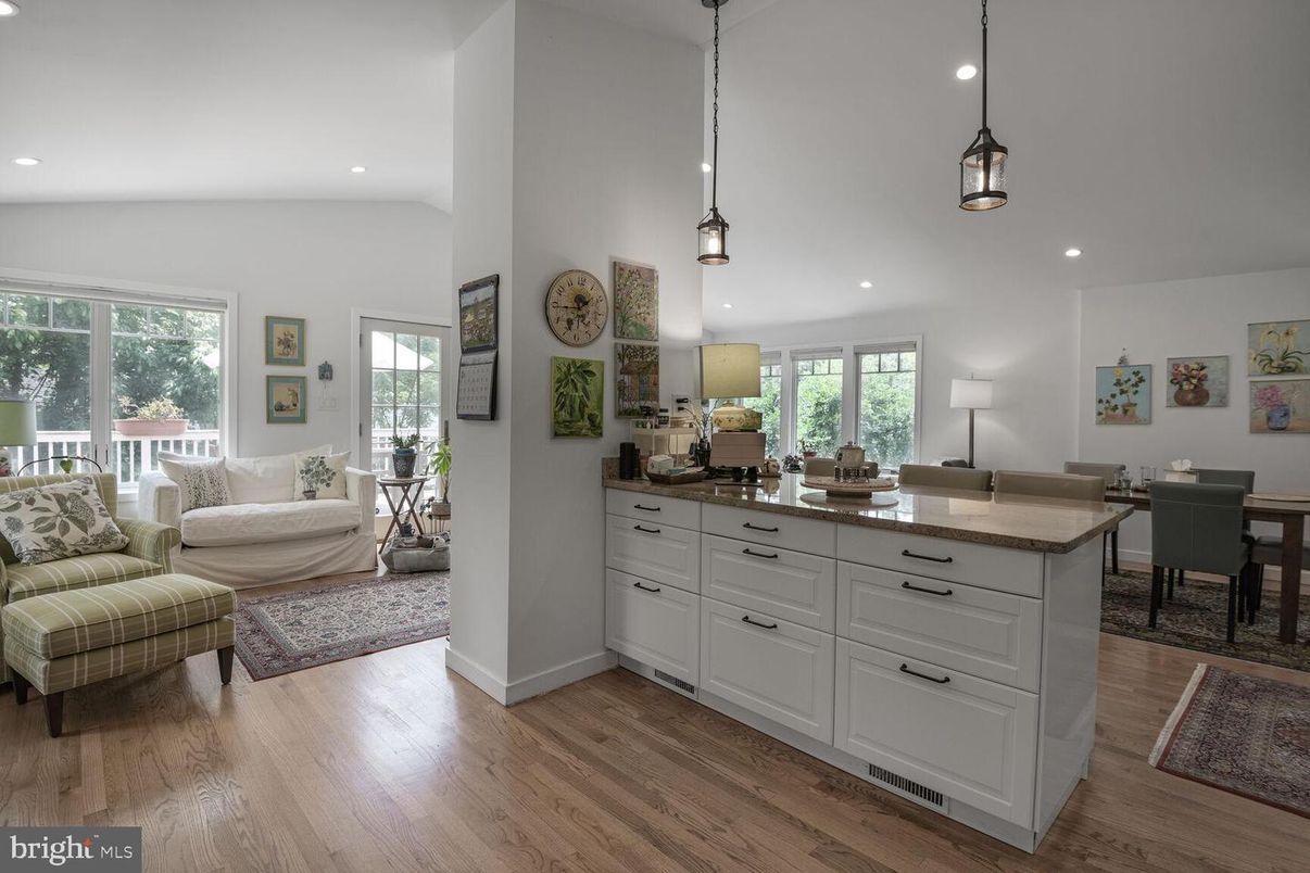Dining room, Interior, Living room, Pendant Lights, Recessed Lighting, Wood Texture Flooring