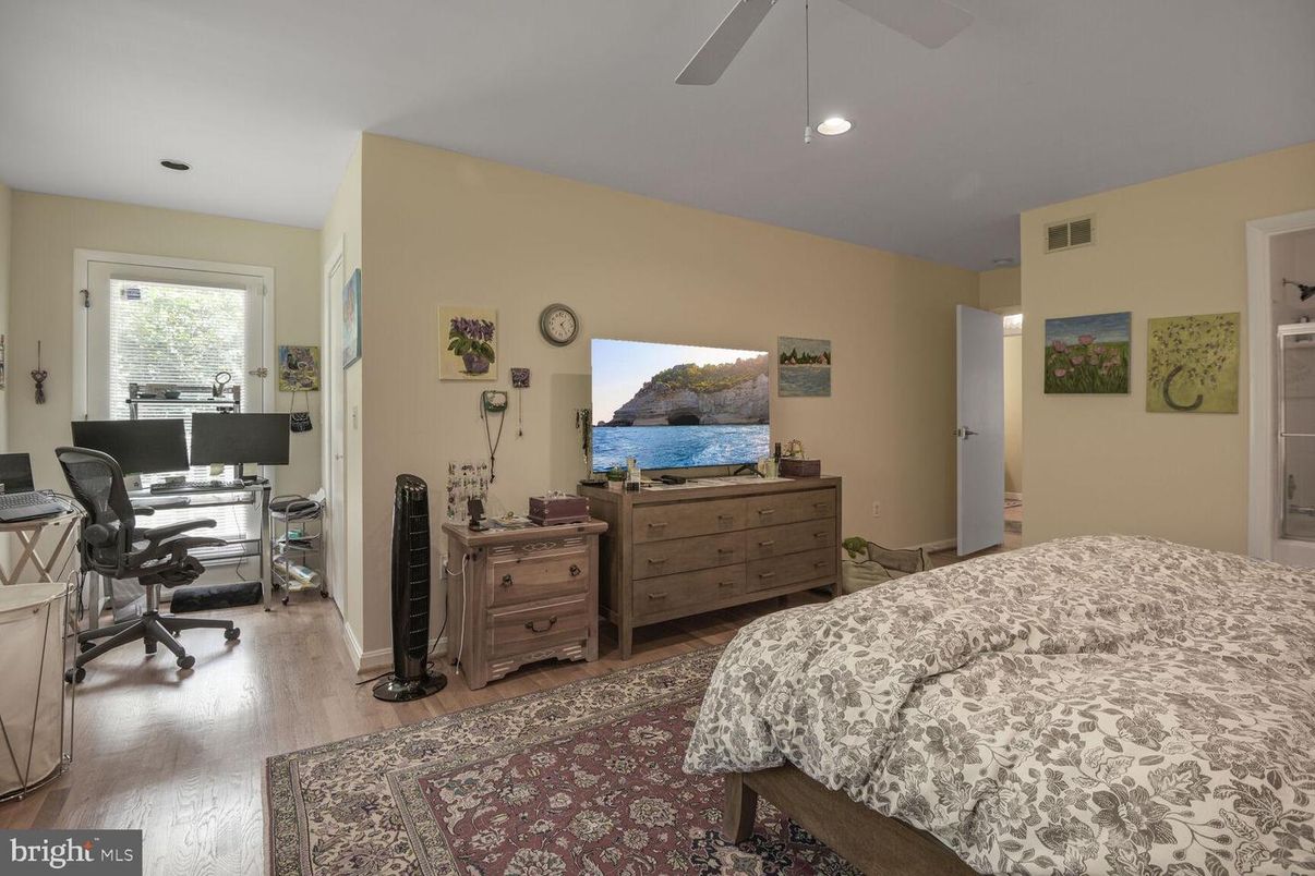 Bedroom, Home Office, Interior, Recessed Lighting, Wood Texture Flooring