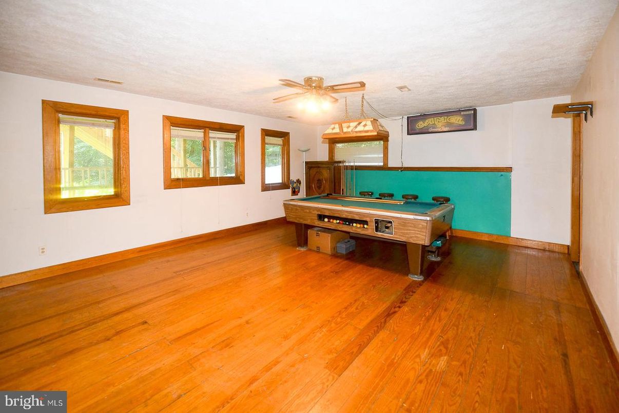 Billiard Table, Game Room, Interior, Wood Texture Flooring