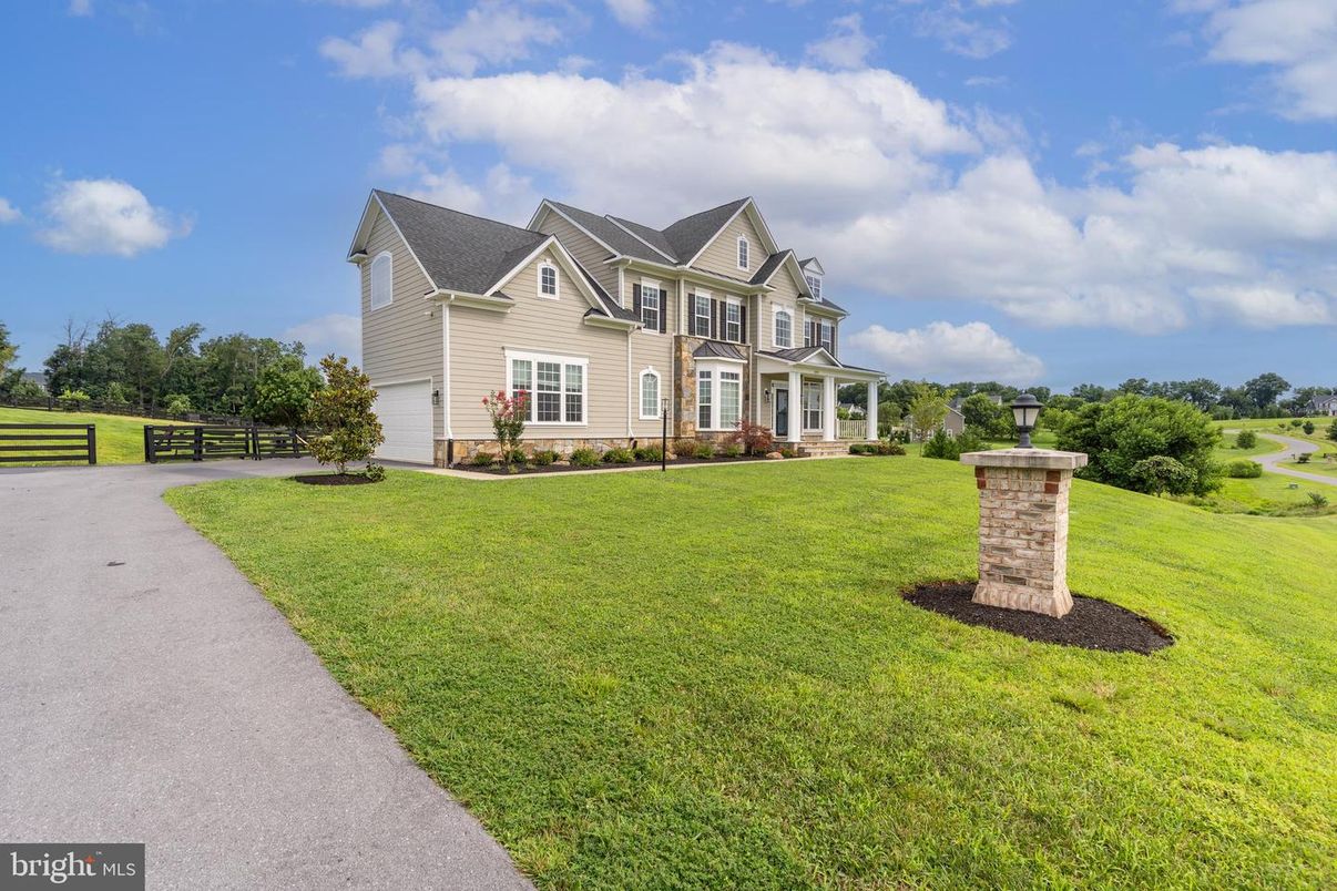 Attached, Backyard, Exterior, Facade, French Provincial