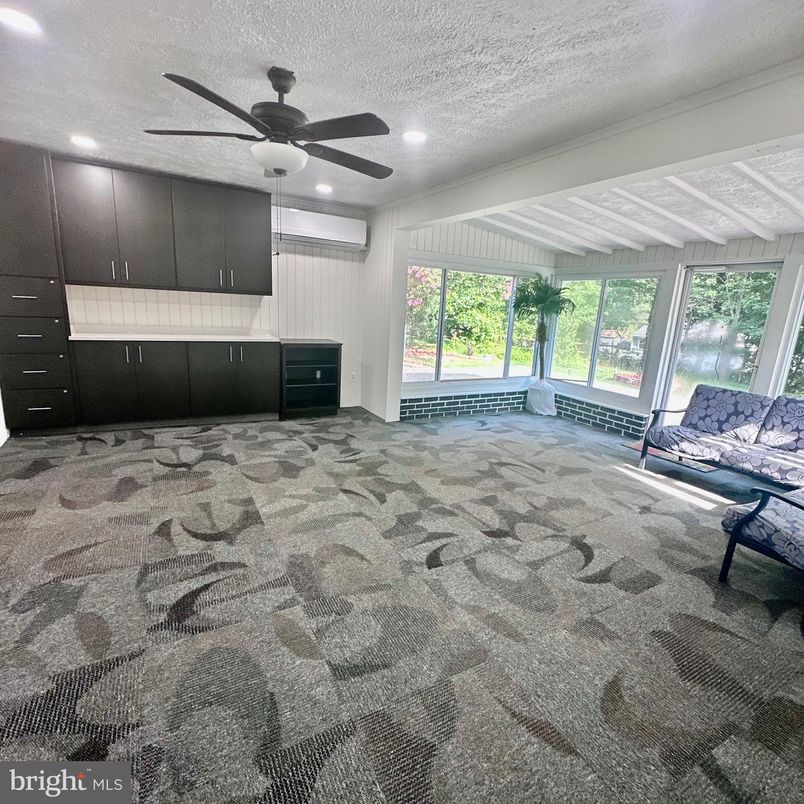 Empty room, Interior, Recessed Lighting