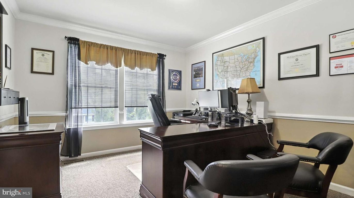 Home Office, Interior