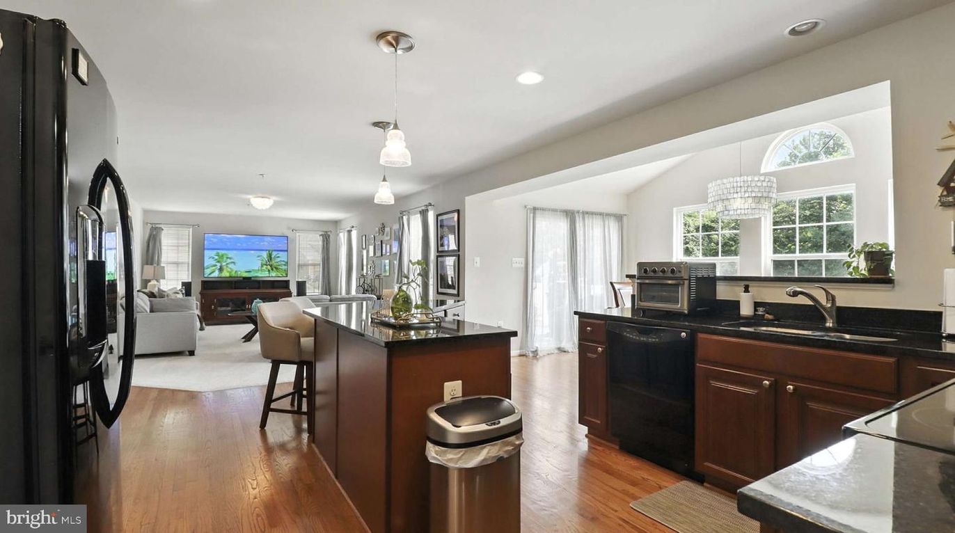 Interior, Kitchen, Living room, Pendant Lights, Recessed Lighting, Wood Texture Flooring