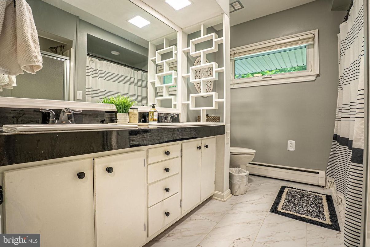 Bathroom, Interior, Marble, Recessed Lighting