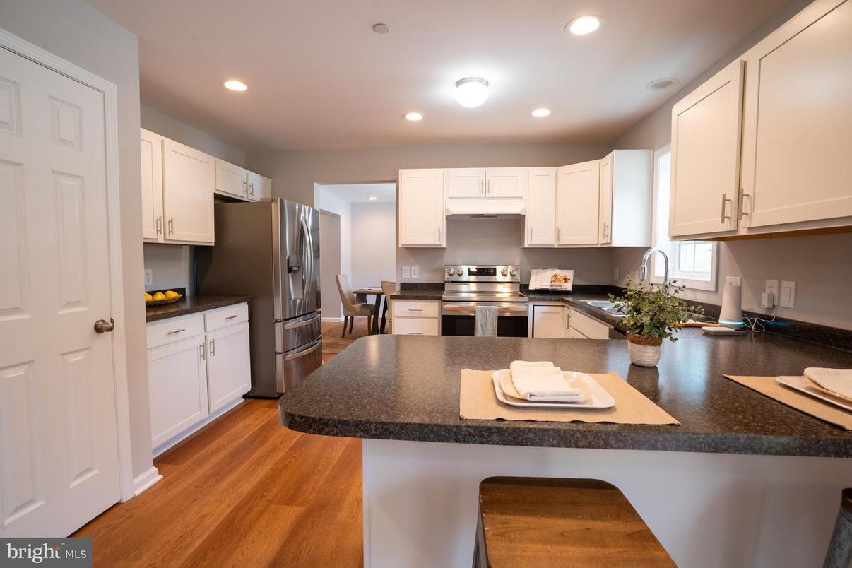 Dining room, Interior, Kitchen, Recessed Lighting, Stainless Steel Appliances, Wood Texture Flooring