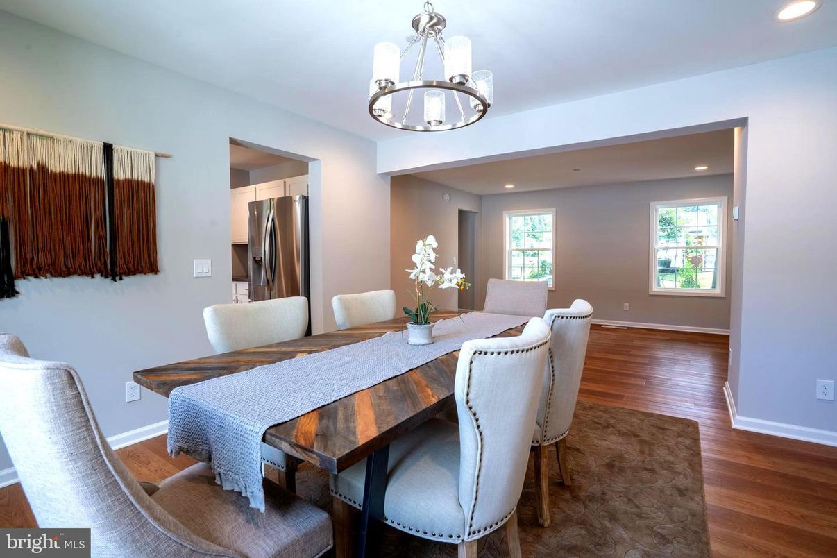 Chandelier, Dining room, Interior, Recessed Lighting, Stainless Steel Appliances, Wood Texture Flooring