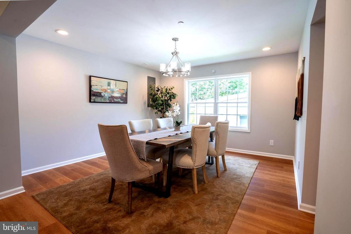 Chandelier, Dining room, Interior, Recessed Lighting, Wood Texture Flooring