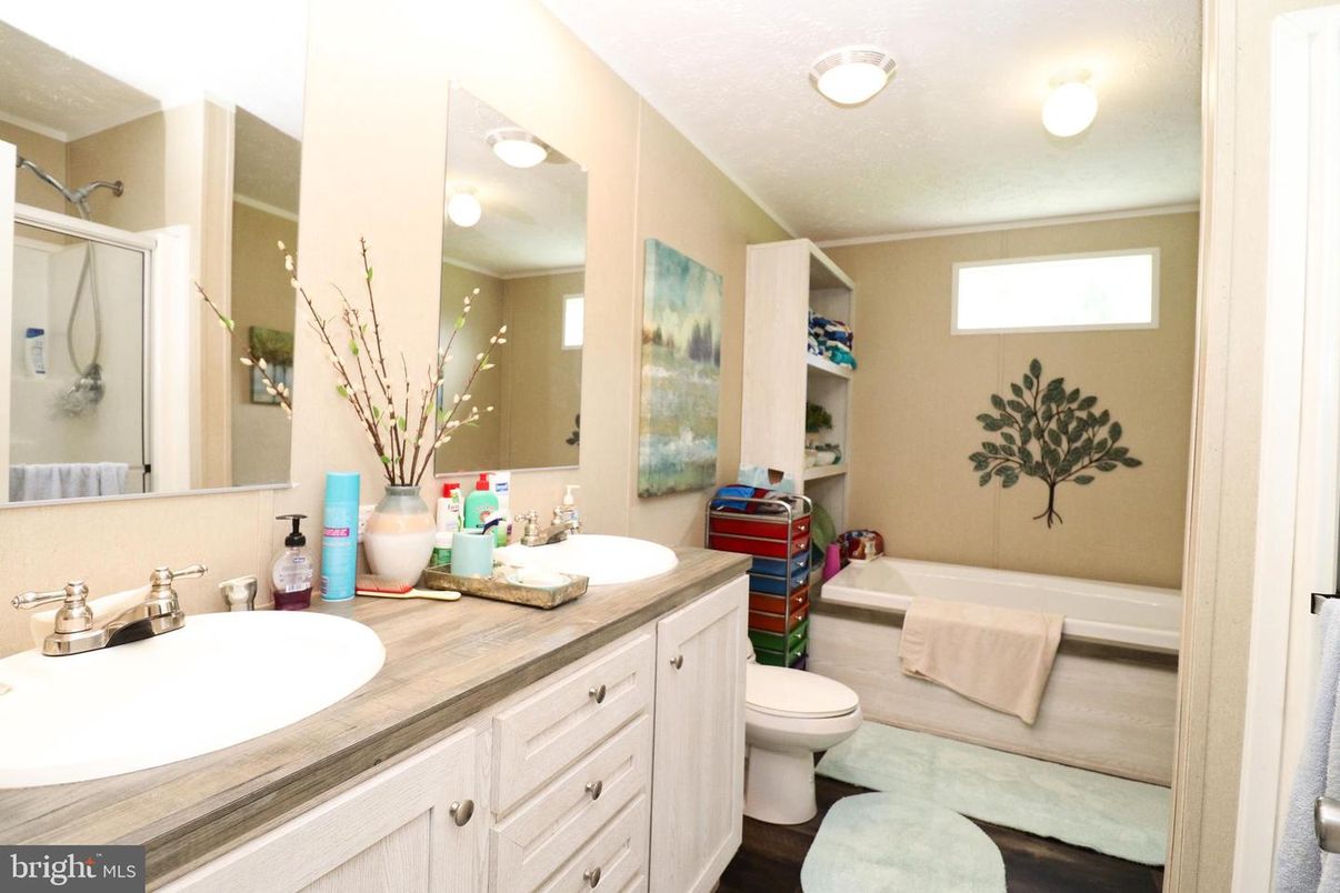 Bathroom, Dual Sink Vanities, Interior