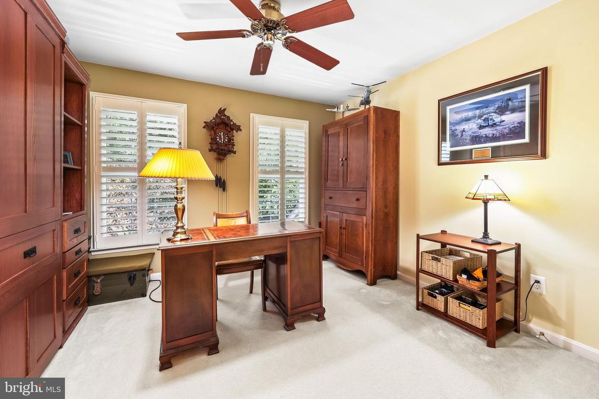 Home Office, Interior