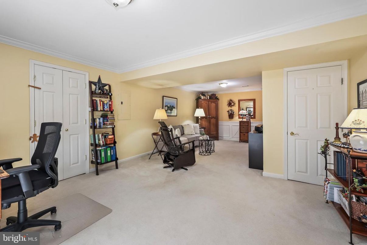 Home Office, Interior