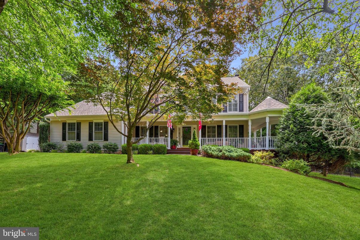 Backyard, Exterior, Facade, Cape Cod