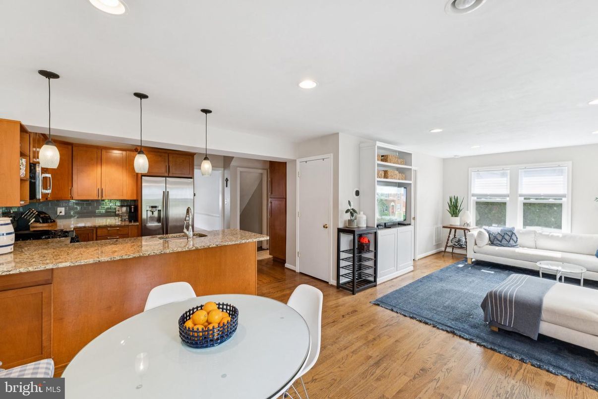 Interior, Kitchen, Living room, Pendant Lights, Recessed Lighting, Stainless Steel Appliances, Wood Texture Flooring