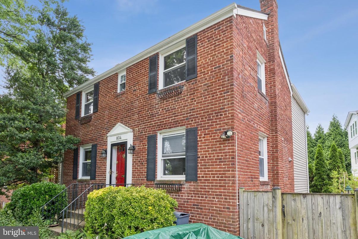 Exterior, Facade, Brick Facade, Georgian