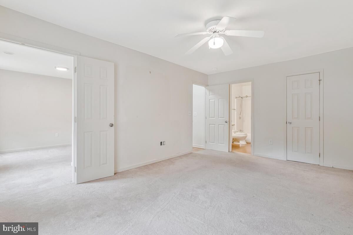 Bathroom, Empty room, Interior, Recessed Lighting