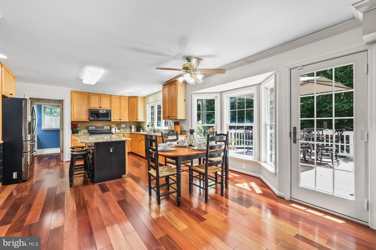 Dining room, Interior, Kitchen, Recessed Lighting, Wood Texture Flooring