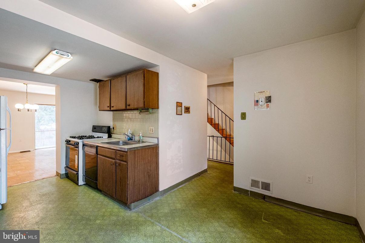 Interior, Kitchen, Pendant Lights, Tile Countertops