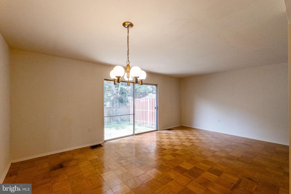 Chandelier, Empty room, Interior, Wood Texture Flooring