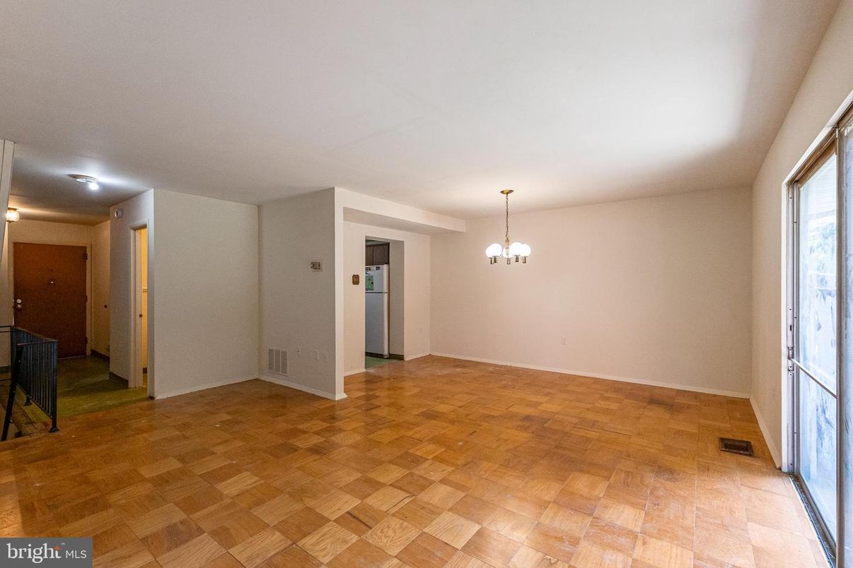 Chandelier, Empty room, Interior, Pendant Lights, Wood Texture Flooring