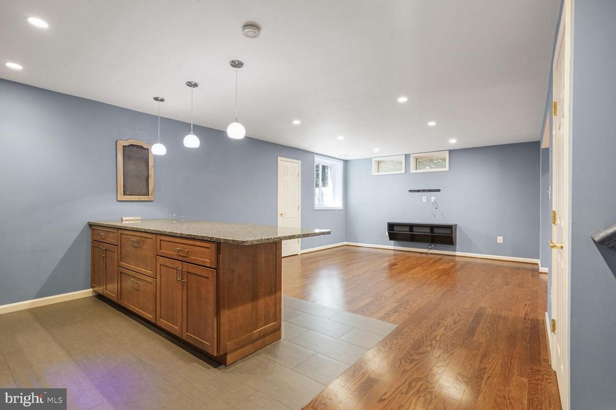 Empty room, Interior, Pendant Lights, Recessed Lighting, Wood Texture Flooring