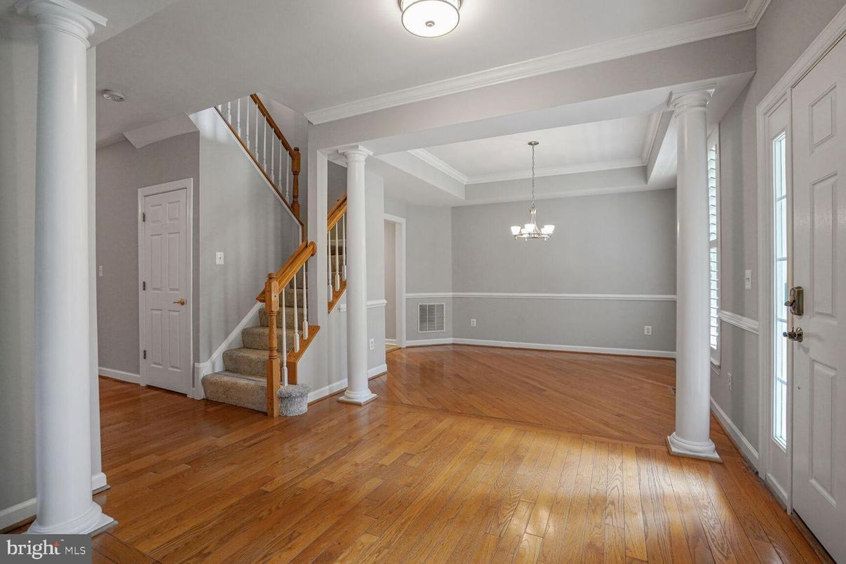 Chandelier, Empty room, Interior, Wood Texture Flooring
