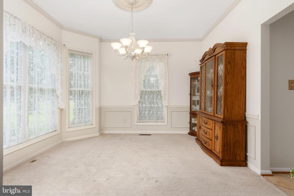 Chandelier, Empty room, Interior