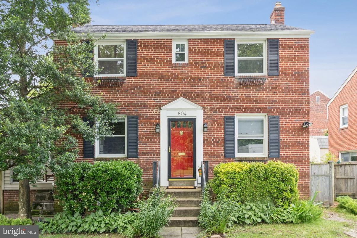Exterior, Facade, Brick Facade, Georgian