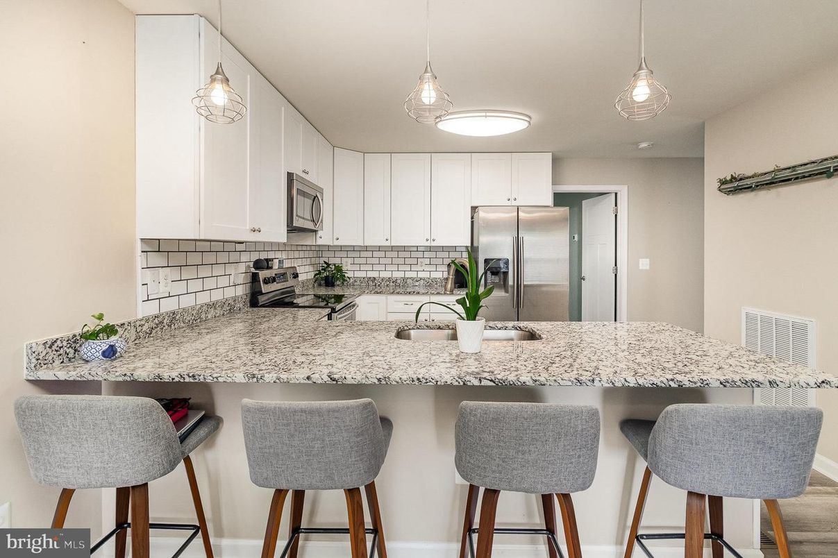 Interior, Kitchen, Pendant Lights, Stainless Steel Appliances