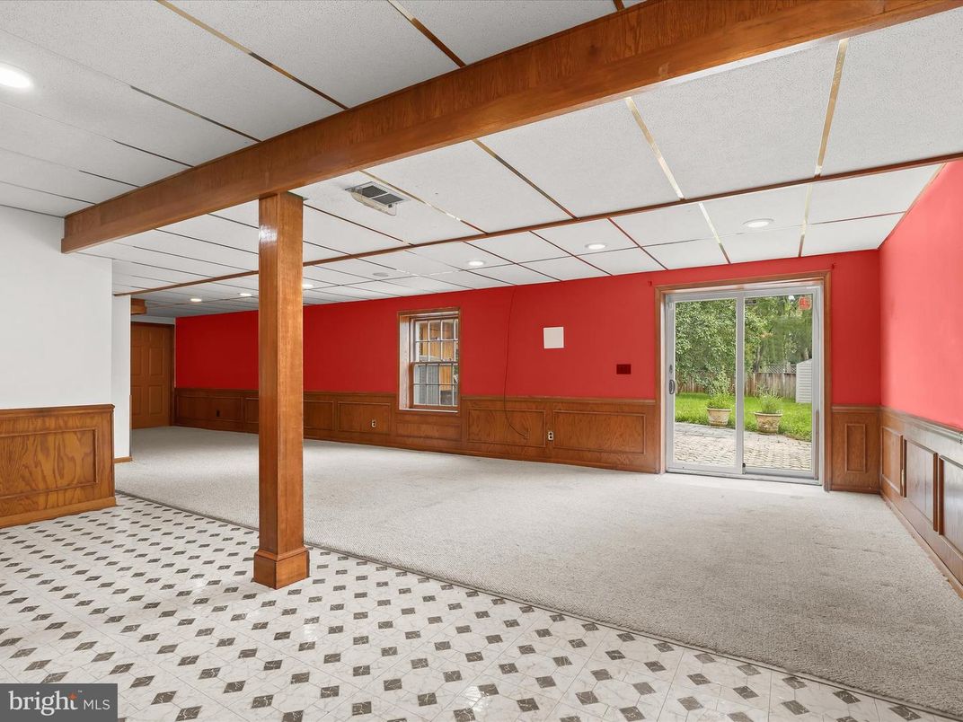 Empty room, Interior, Recessed Lighting, Wooden Beams