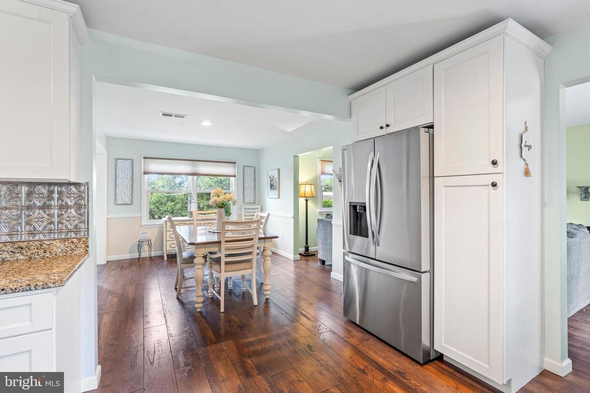 Dining room, Interior, Kitchen, Recessed Lighting, Wood Texture Flooring