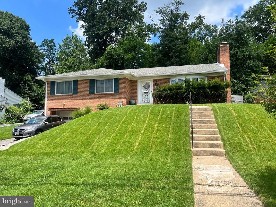 Exterior, Facade, Brick Facade, Ranch