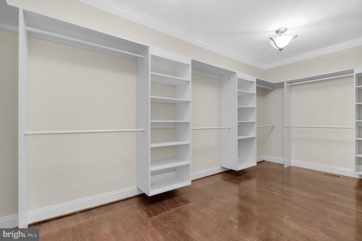 Interior, Walk-in Closets, Wood Texture Flooring