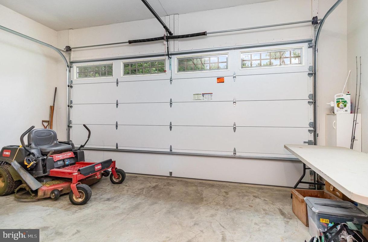 Garage, Interior