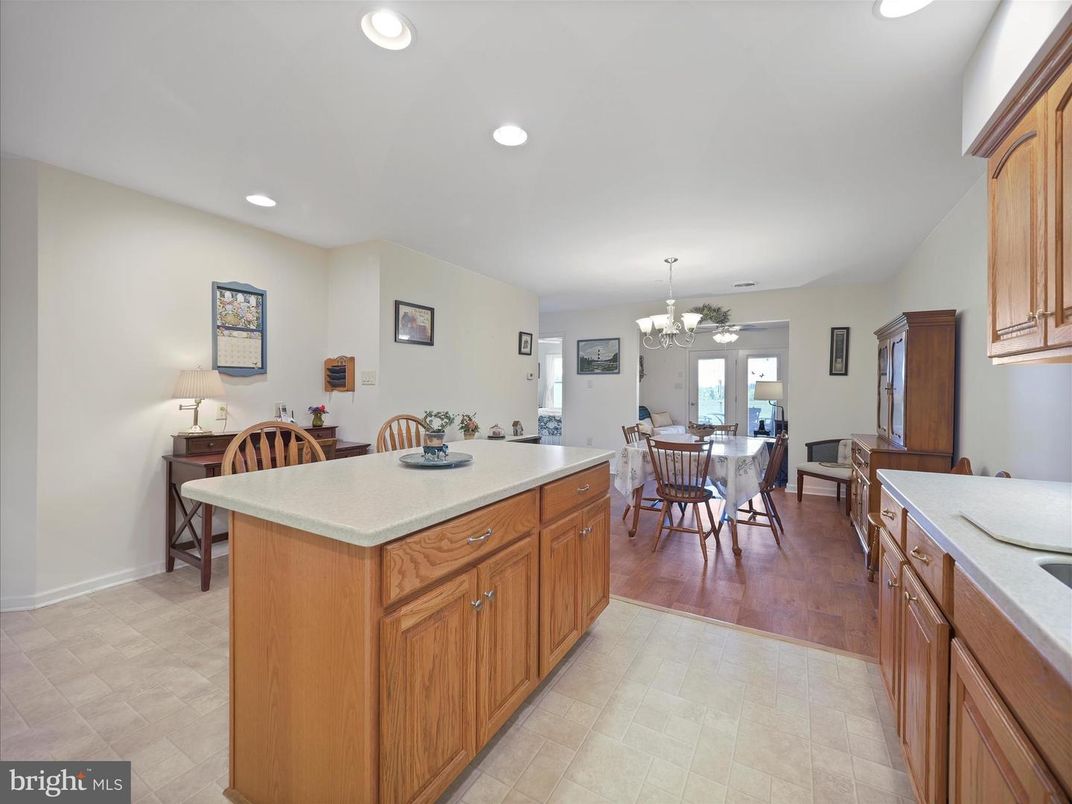 Chandelier, Dining room, Interior, Recessed Lighting, Wood Texture Flooring
