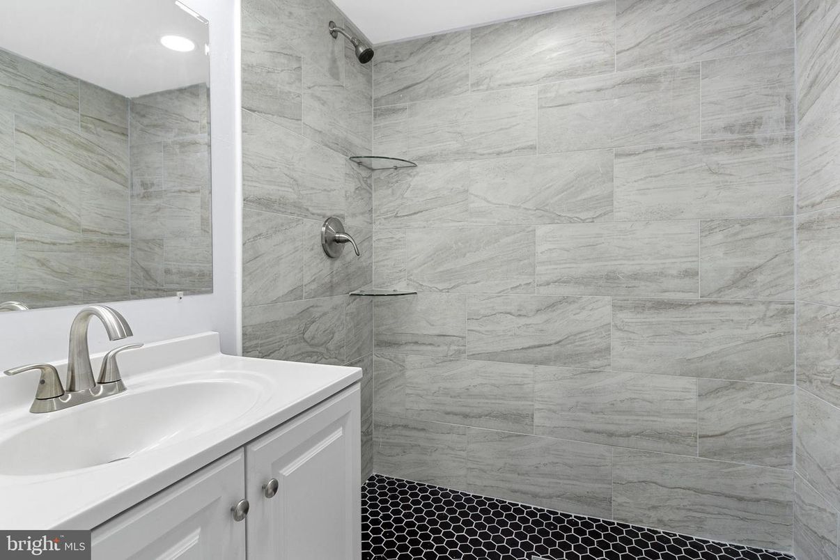 Bathroom, Interior, Marble Walls, Recessed Lighting