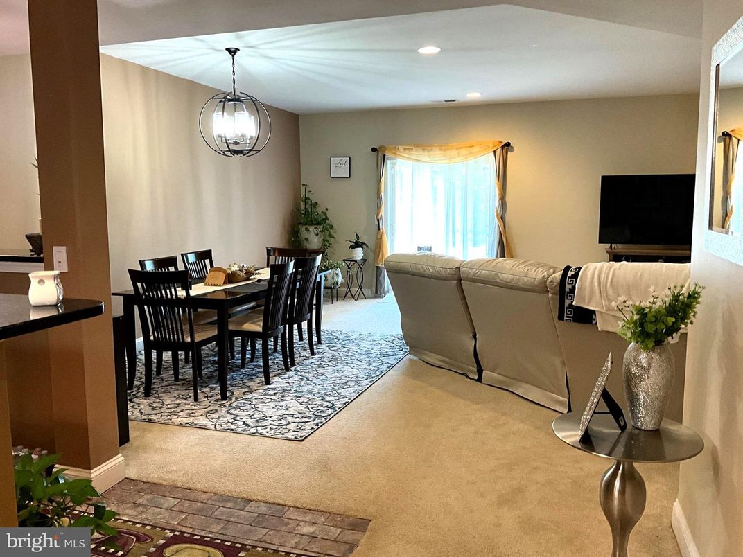 Dining room, Interior, Living room, Pendant Lights, Recessed Lighting