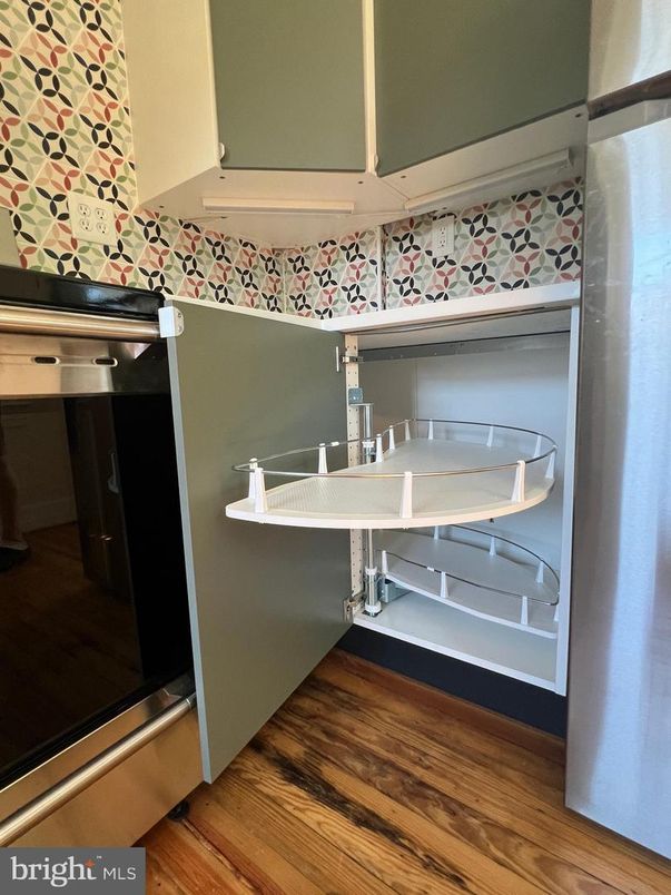 Interior, Stainless Steel Appliances, Wood Texture Flooring