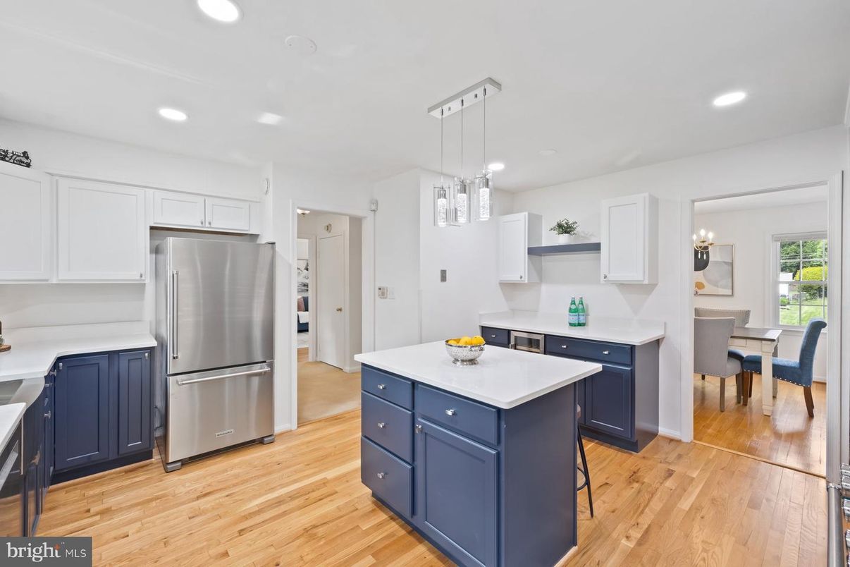 Dining room, Interior, Kitchen, Pendant Lights, Recessed Lighting, Stainless Steel Appliances, Wood Texture Flooring