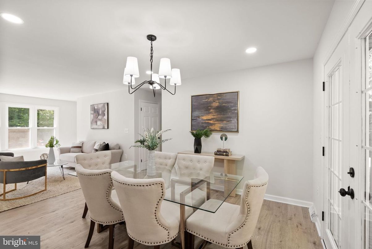 Chandelier, Dining room, Interior, Living room, Recessed Lighting, Wood Texture Flooring
