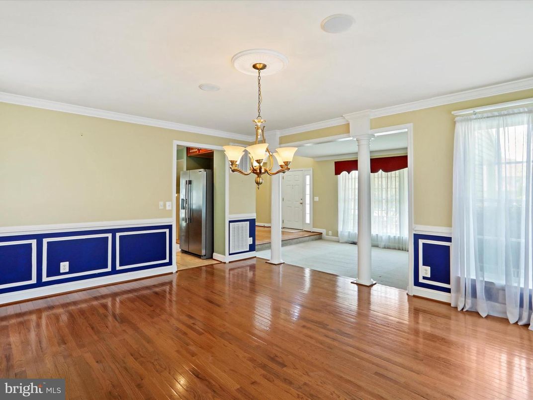 Chandelier, Empty room, Interior, Wood Texture Flooring