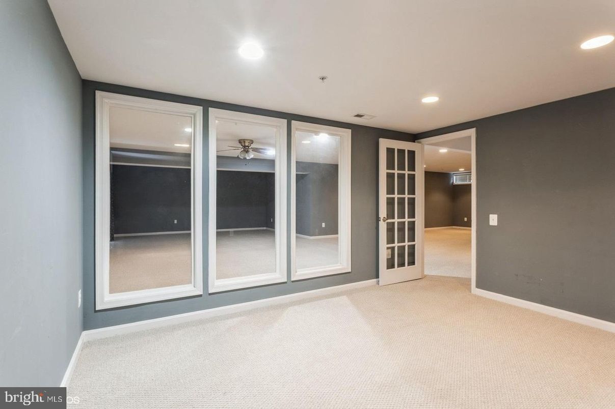 Empty room, Interior, Recessed Lighting