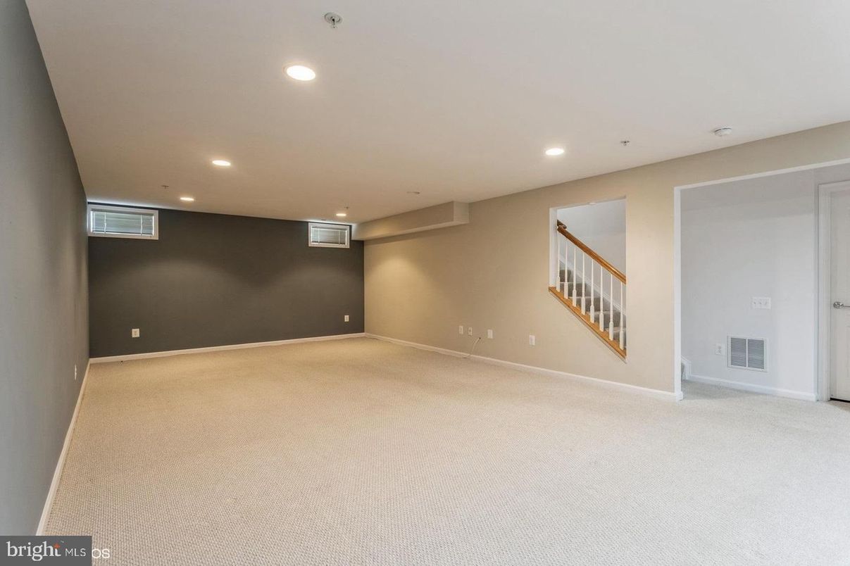 Empty room, Interior, Recessed Lighting