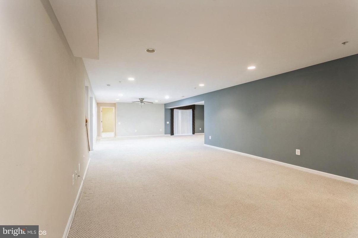 Empty room, Interior, Recessed Lighting