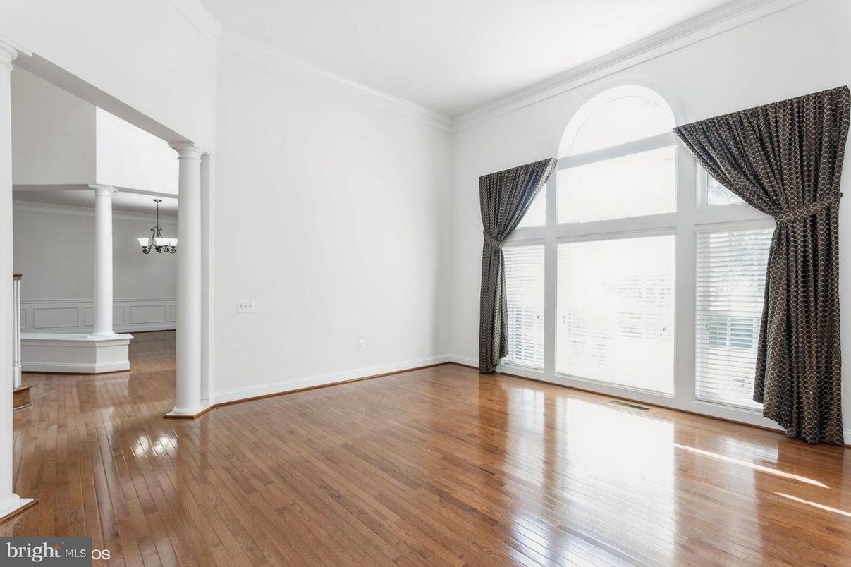 Chandelier, Empty room, Interior, Wood Texture Flooring
