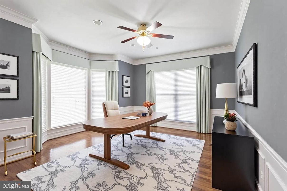 Home Office, Interior, Recessed Lighting, Wood Texture Flooring