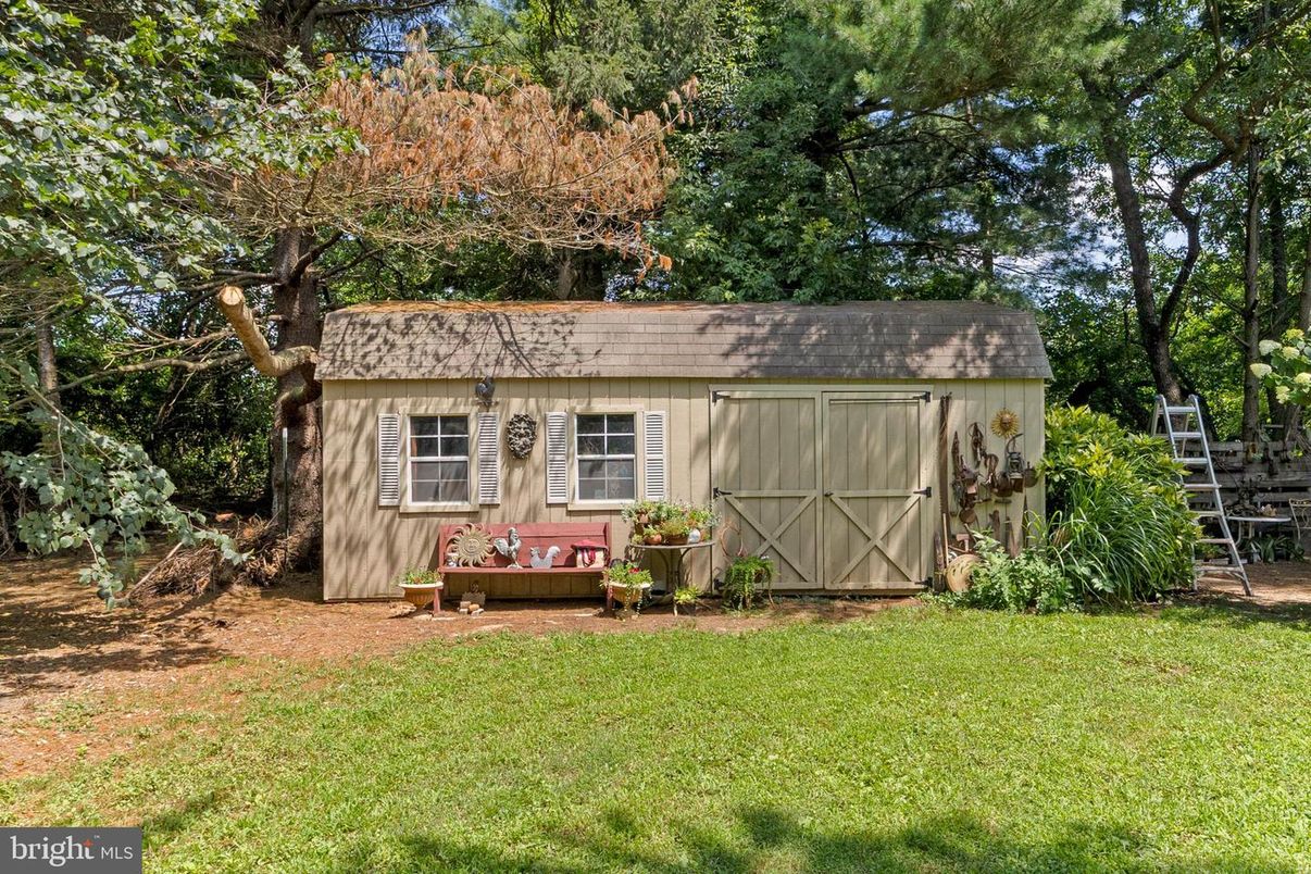 Backyard, Exterior, Hot Tub