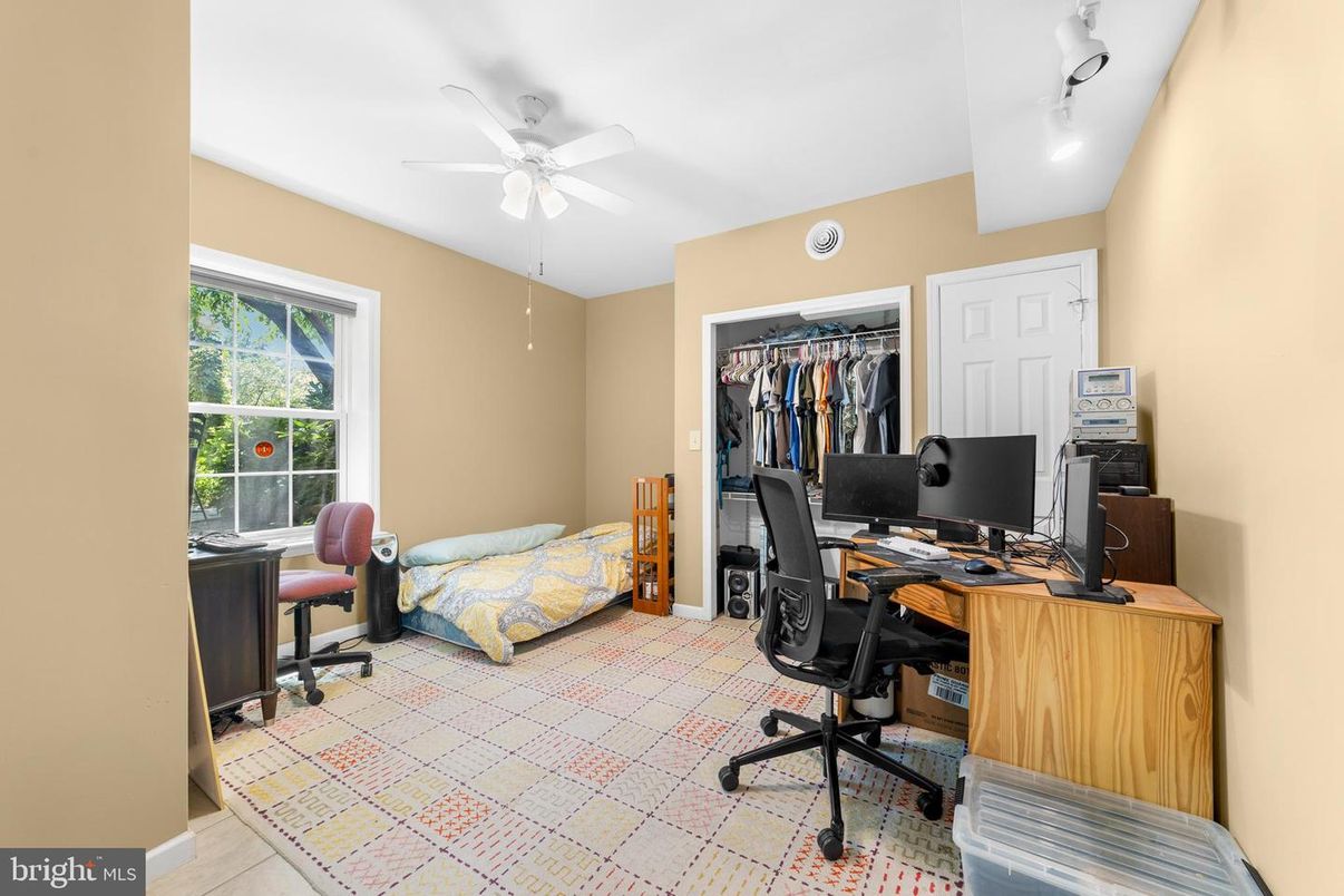 Home Office, Interior