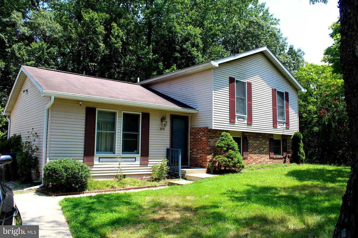 Exterior, Facade, Brick Facade, Split Level