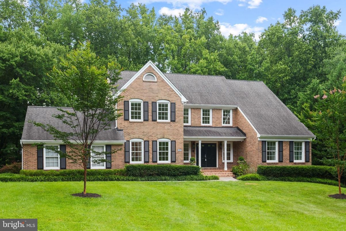 Exterior, Facade, Brick Facade, Brick Traditional