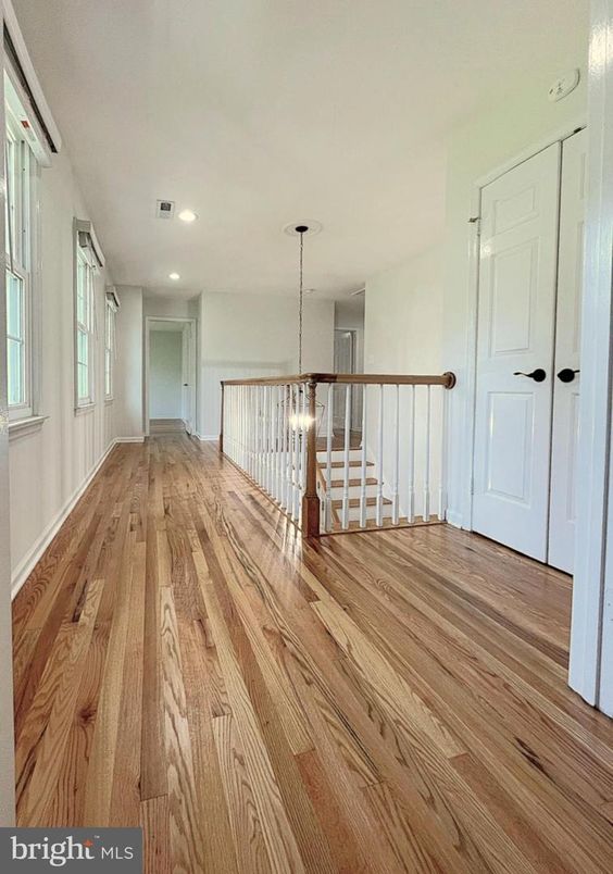 Interior, Pendant Lights, Recessed Lighting, Wood Texture Flooring