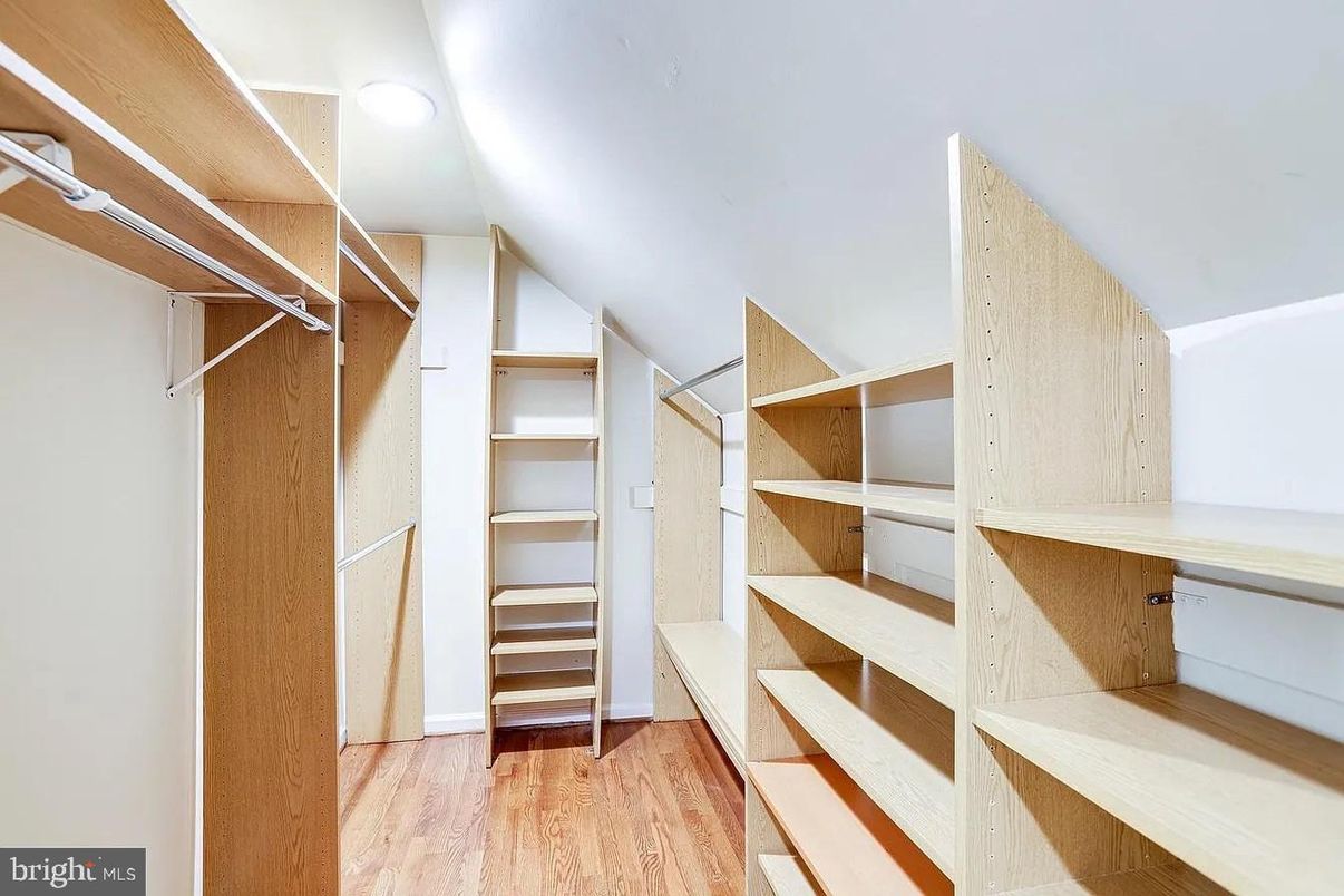 Interior, Walk-in Closets, Wood Texture Flooring